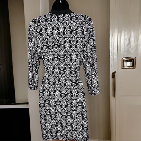 Women’s Marilyn Monroe Robe NWT - Picture 6 of 15